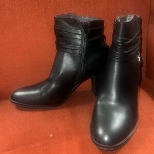 Black size 9 never worn booties